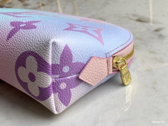 Vuitton COSMETIC Louis POUCH 0422